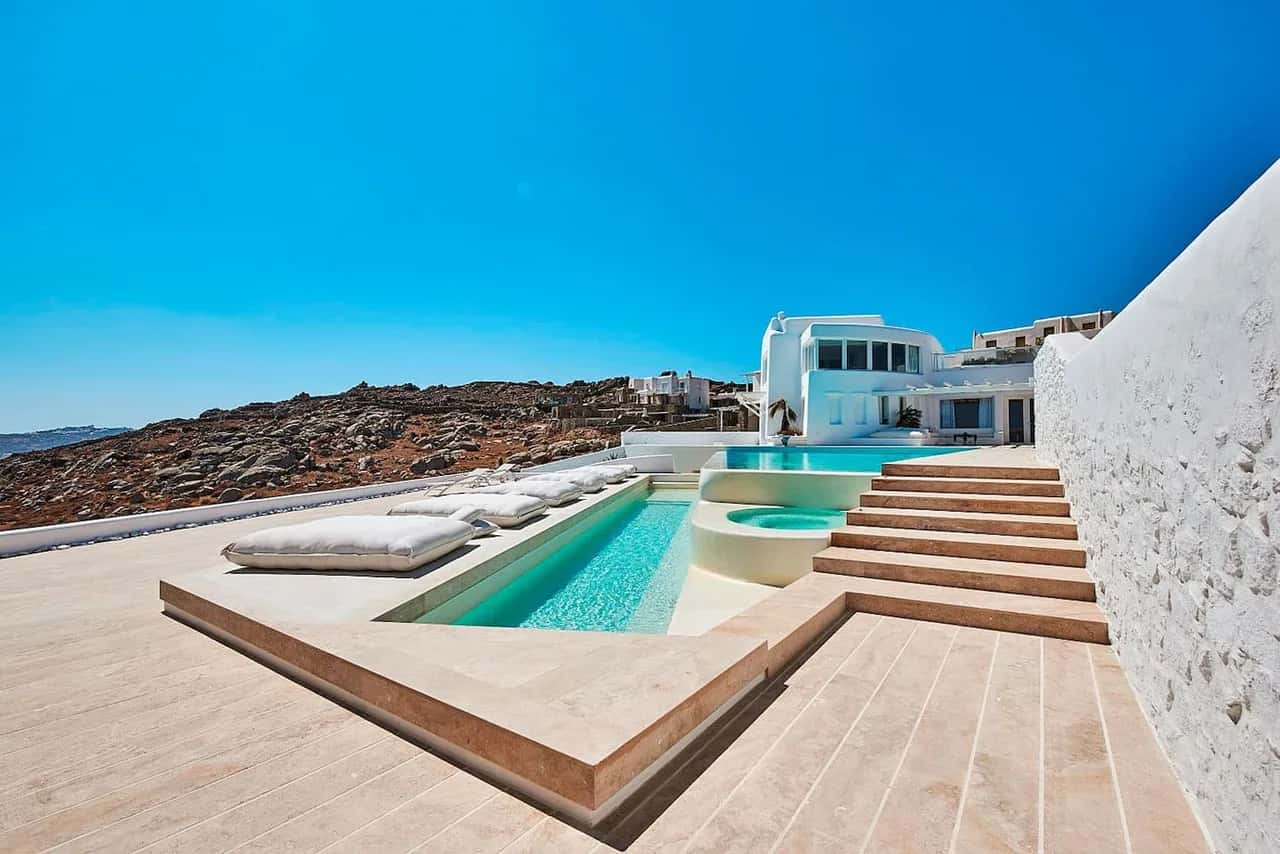 Beautiful 9 BR Villa with an Amazing View
