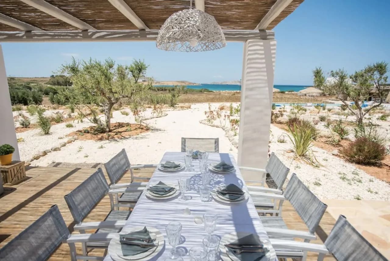 Refreshing Bright Villa near the Beach