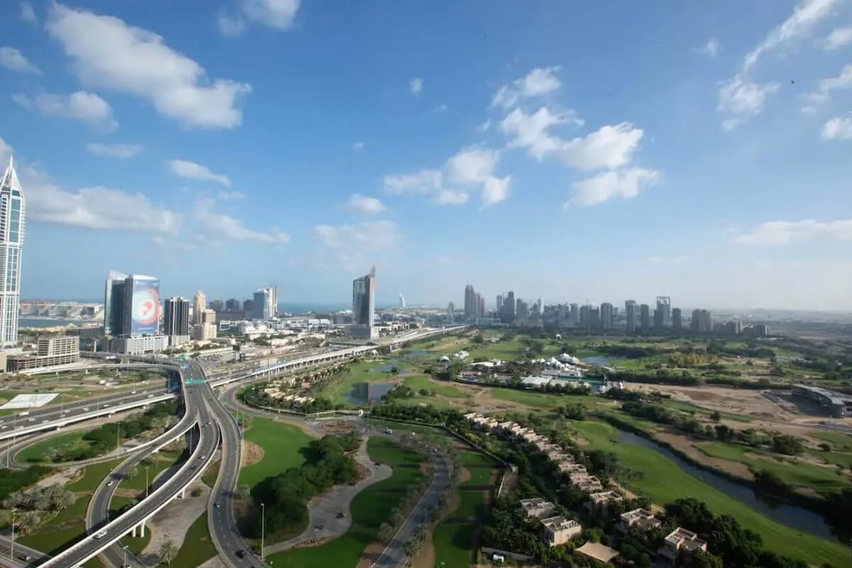 Luxuriöse und glamouröse Wohnung mit Blick auf die Skyline von Dubai