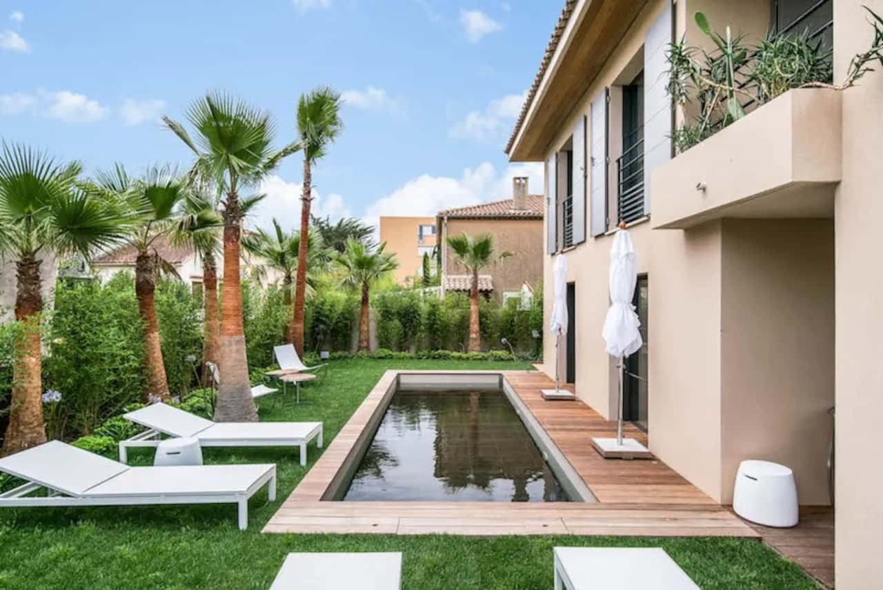 Lovely Villa with Luxurious Commodities