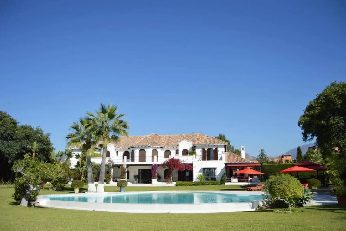 Sonnige Elite-Villa direkt am Strand