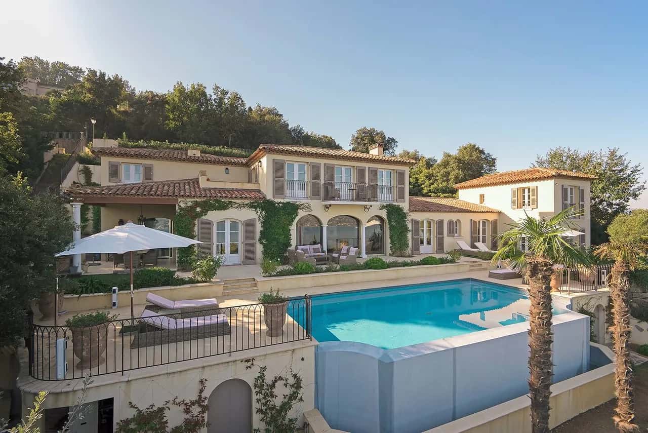 Spectacular Brand New Villa Ideally Located