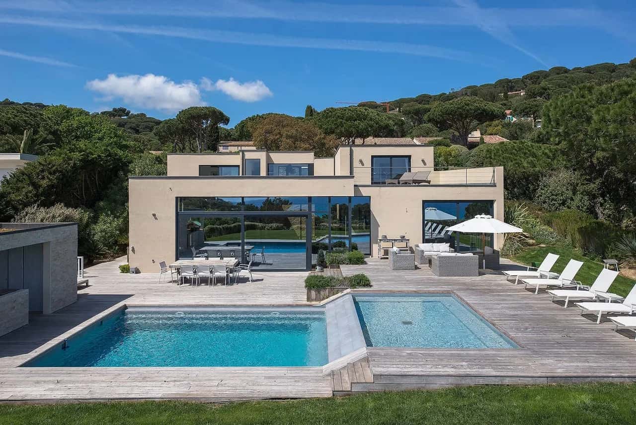 Superb Villa Overlooking the Mediterranean Sea