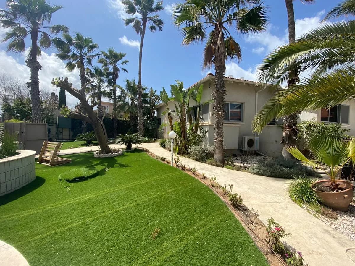 Kosher 6 BR Villa 5 min Away from the Beach