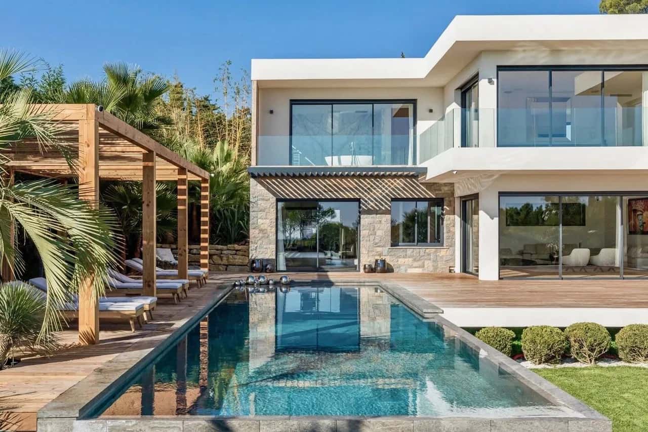 Unique Contemporary Villa with Breathtaking Views