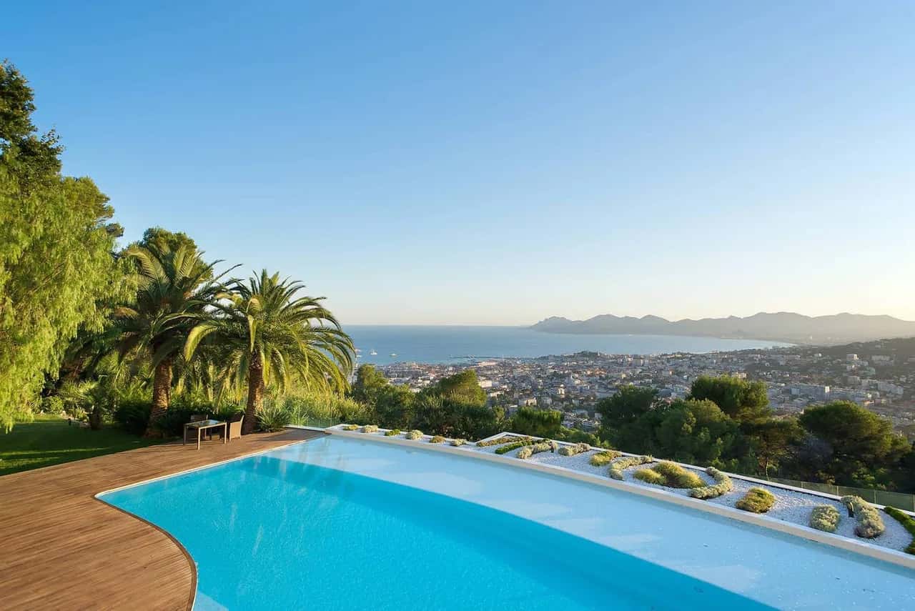 Villa Exceptionnelle surplombant la Baie de Cannes