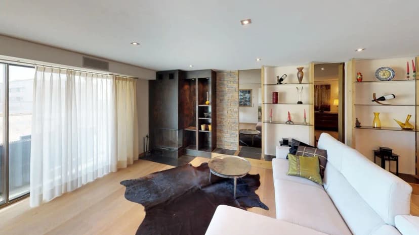 Modern Luxury Apartment Ideally Located