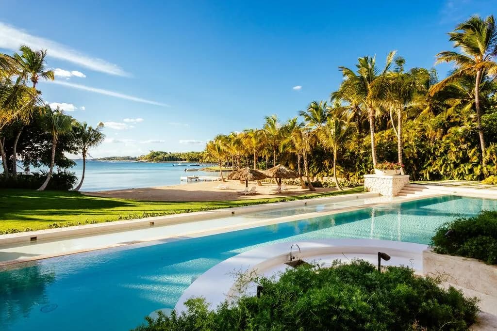 Beachfront Twelve Bedroom Villa in La Romana