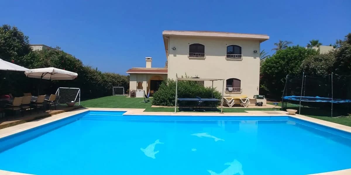 Delightful Villa with Pool & Close Beach Access