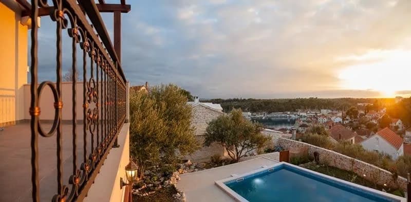 Charmante Villa mit Pool in Milna