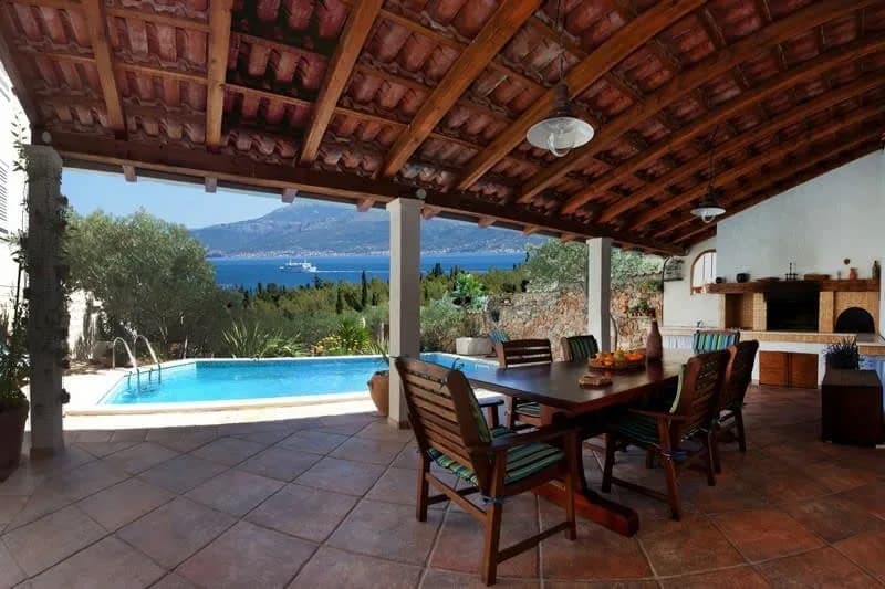 Charmante Villa mit Pool und spektakulärem Blick