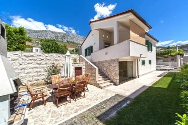 Luxuriöse haustierfreundliche Villa in Strandnähe