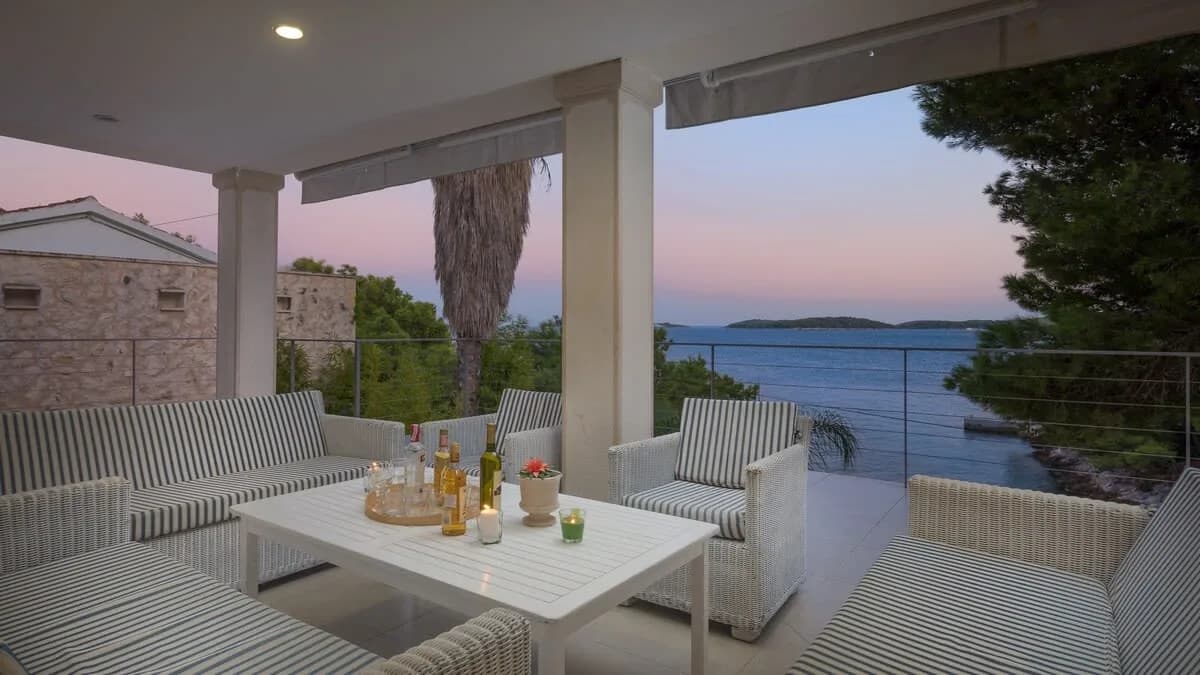 Moderne luxuriöse Villa im privaten Nationalpark