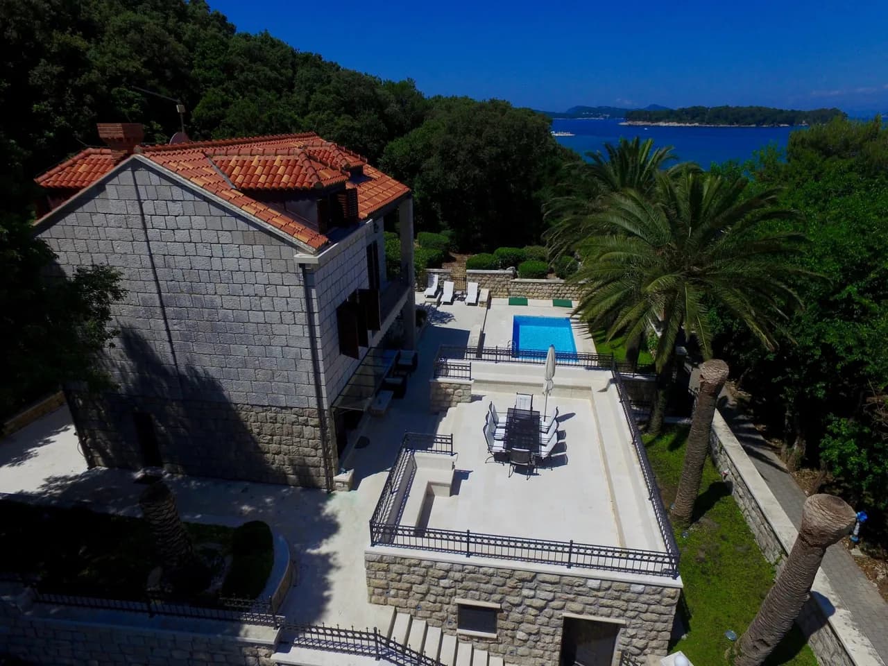 Villa Accueillante en Bord de Plage avec Jardin Luxuriant