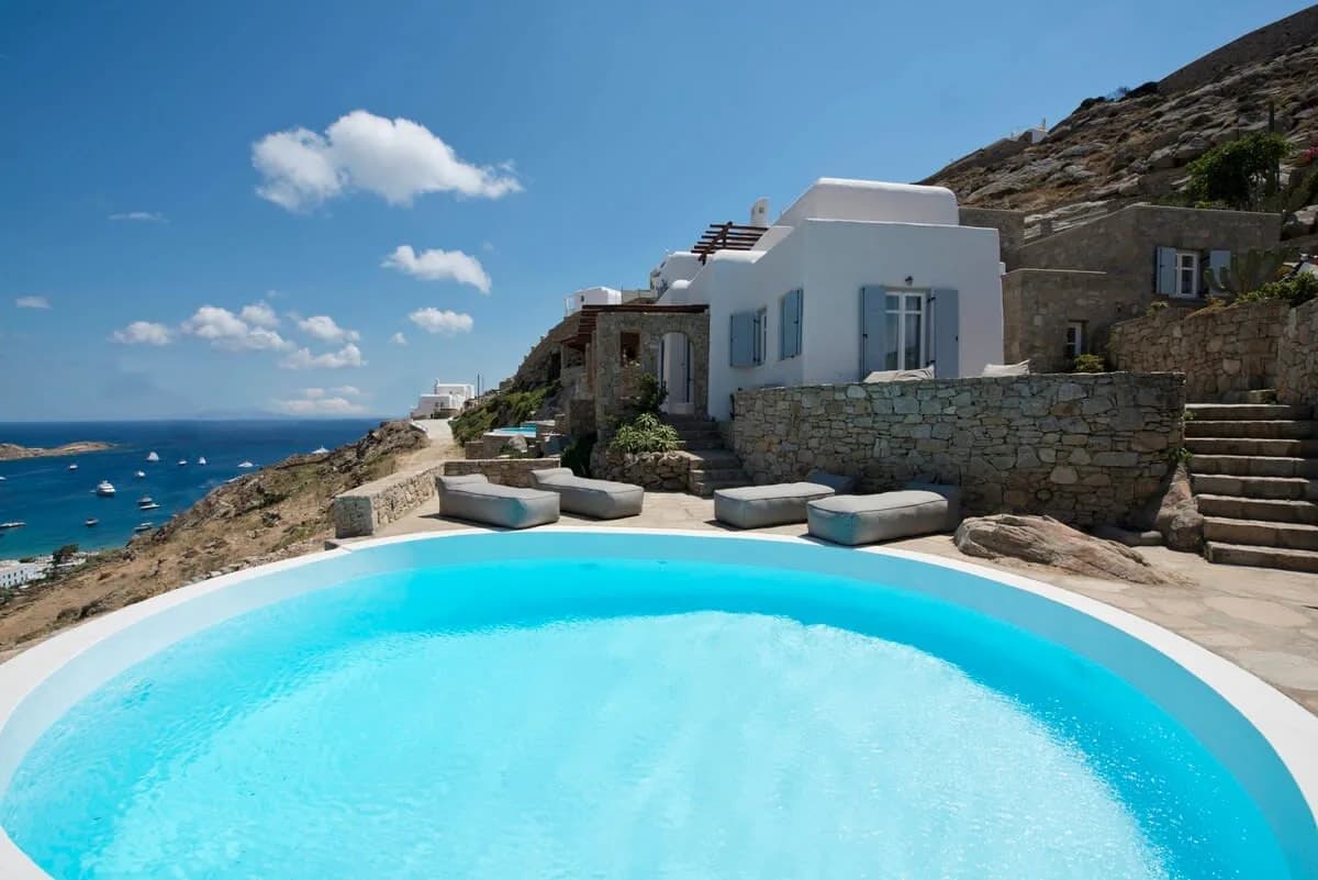 Luxuriöse 4-Zimmer-Villa mit Pool
