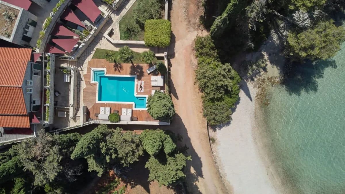 Dalmatian Villa mit Jacuzzi & Spa am Strand