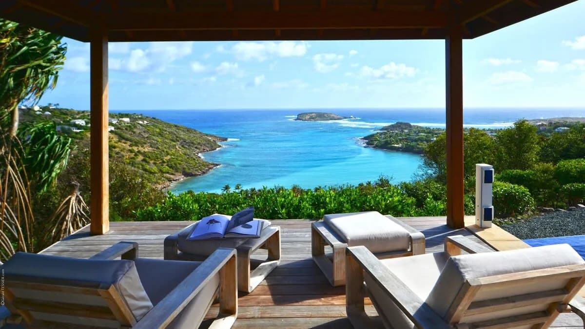 Chic Modern Villa Near Beach and Shops