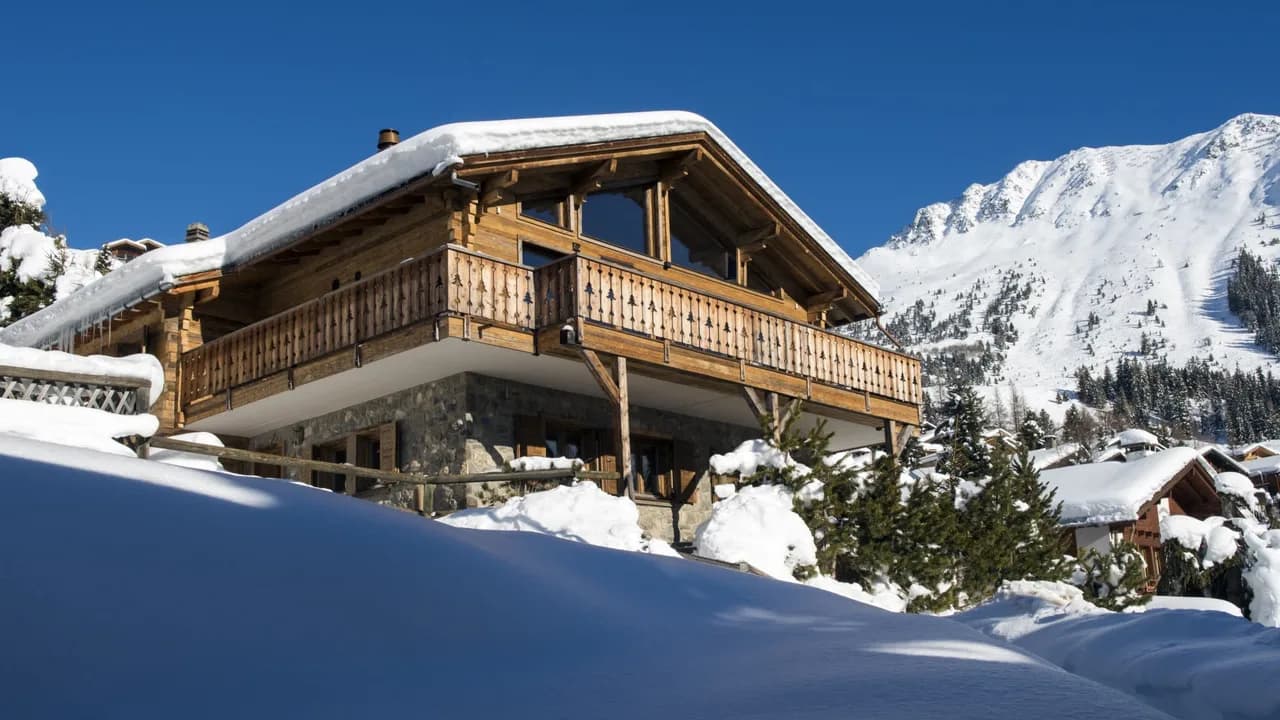 Deluxe Uplands Chalet with Mountain Views