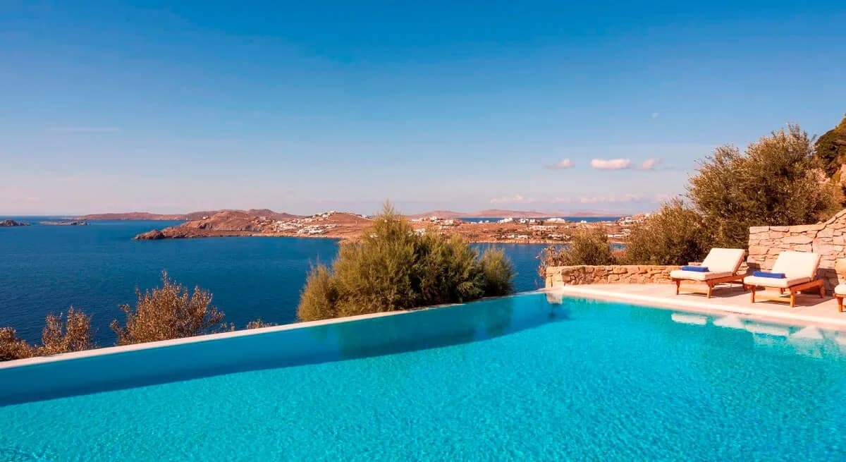 Himmel der Ruhe Villa mit glitzerndem Pool