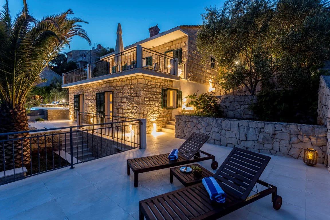 Beautiful Stone Built Villa With Sea View