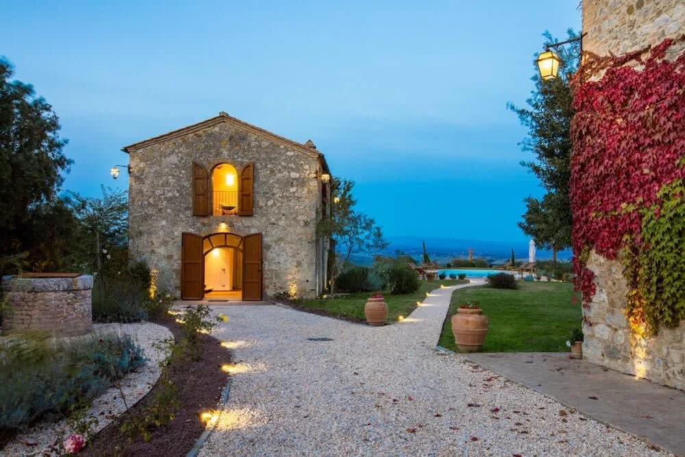 Luxusvilla umgeben von Olivenhain