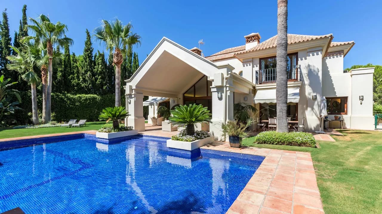Gorgeous Villa next to the Beach