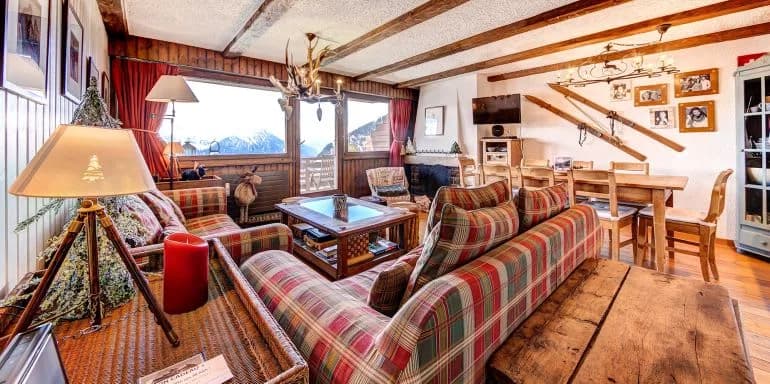 Appartement Ensoleillé avec Vues sur les Chaînes de Montagnes