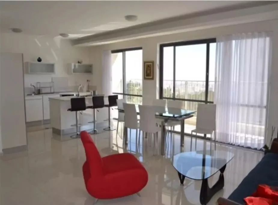 Ideally Located Luxurious Flat