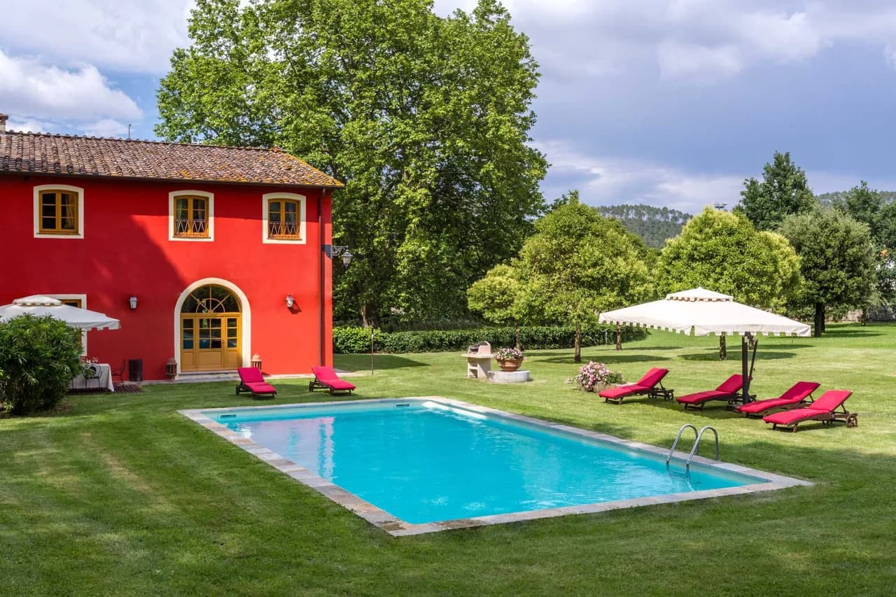 Wunderschöne 6-Zimmer-Villa inmitten von Olivenhainen