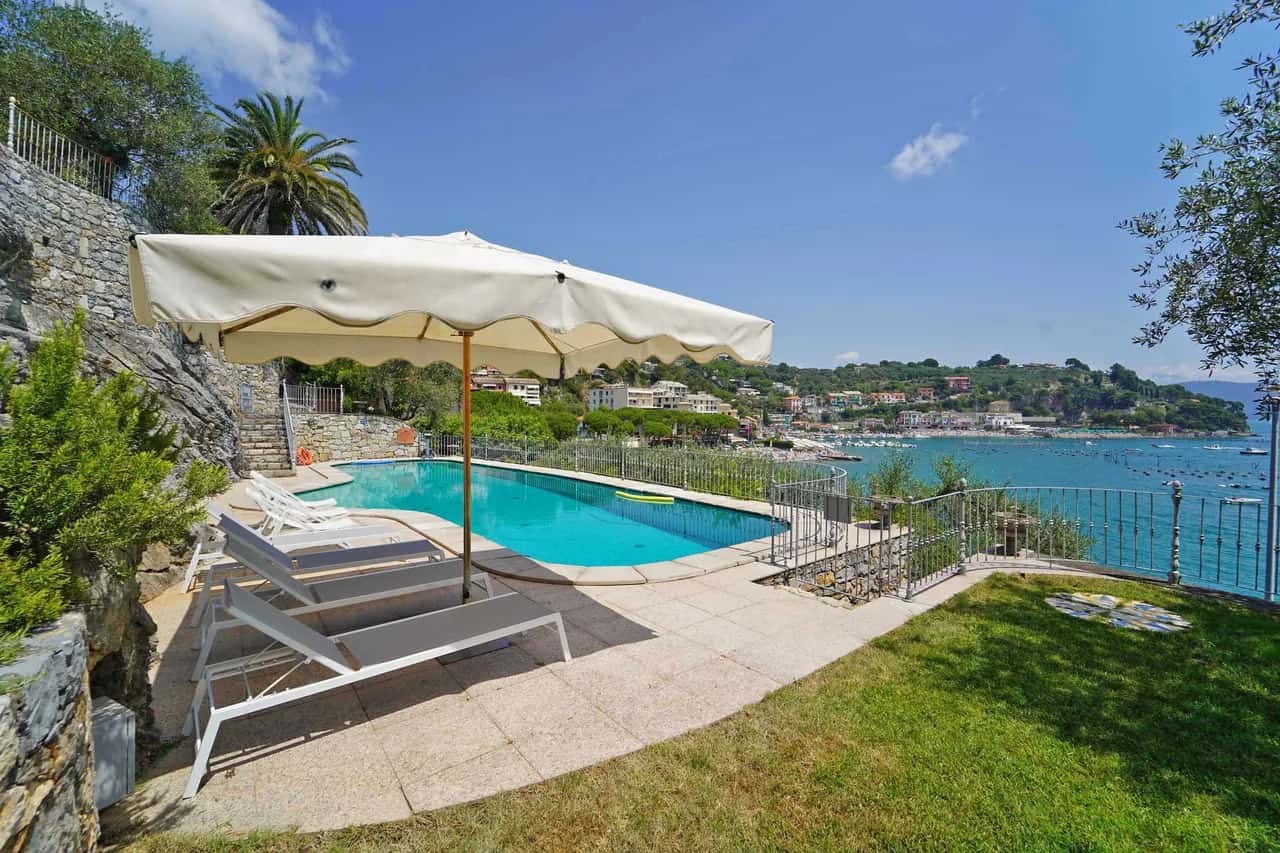 Charming Villa With Beautiful Sea Views