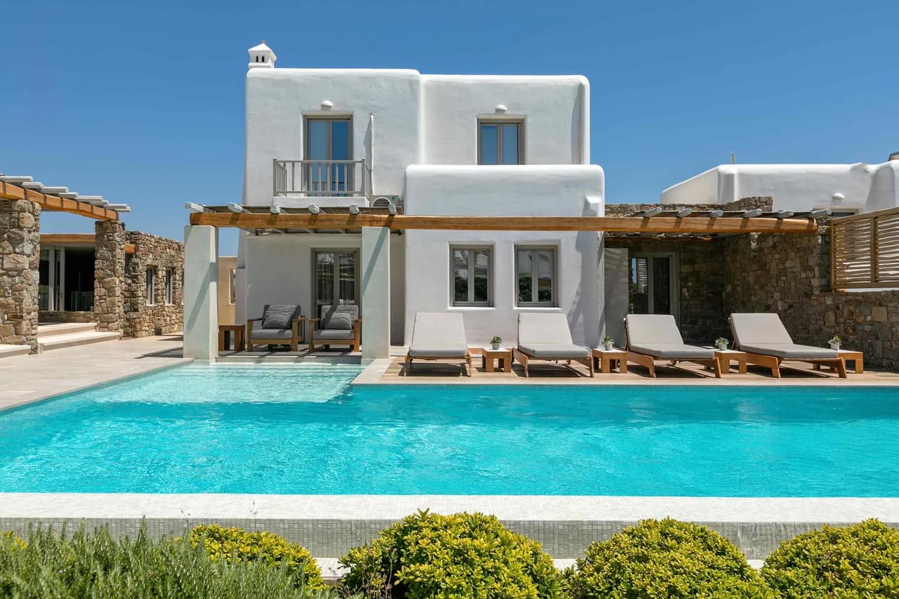 Beeindruckende Familienvilla mit üppigen Gärten und Pool