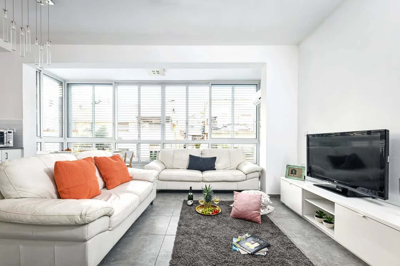Modern 3 BR Apartment
