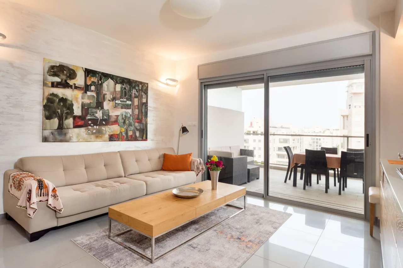 Luxurious 3 BR Apartment With Stylish Interior
