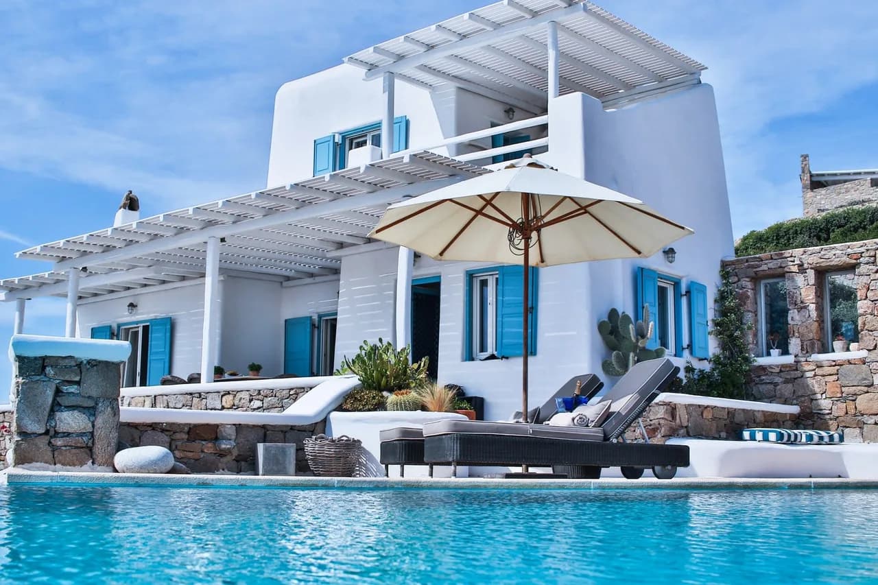 Stunning 6-Bedroom Villa with Sea View