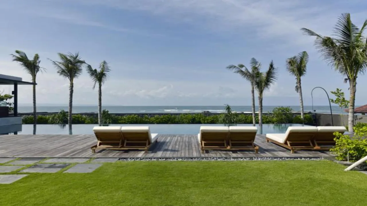 Beachfront Fantastic Family Villa