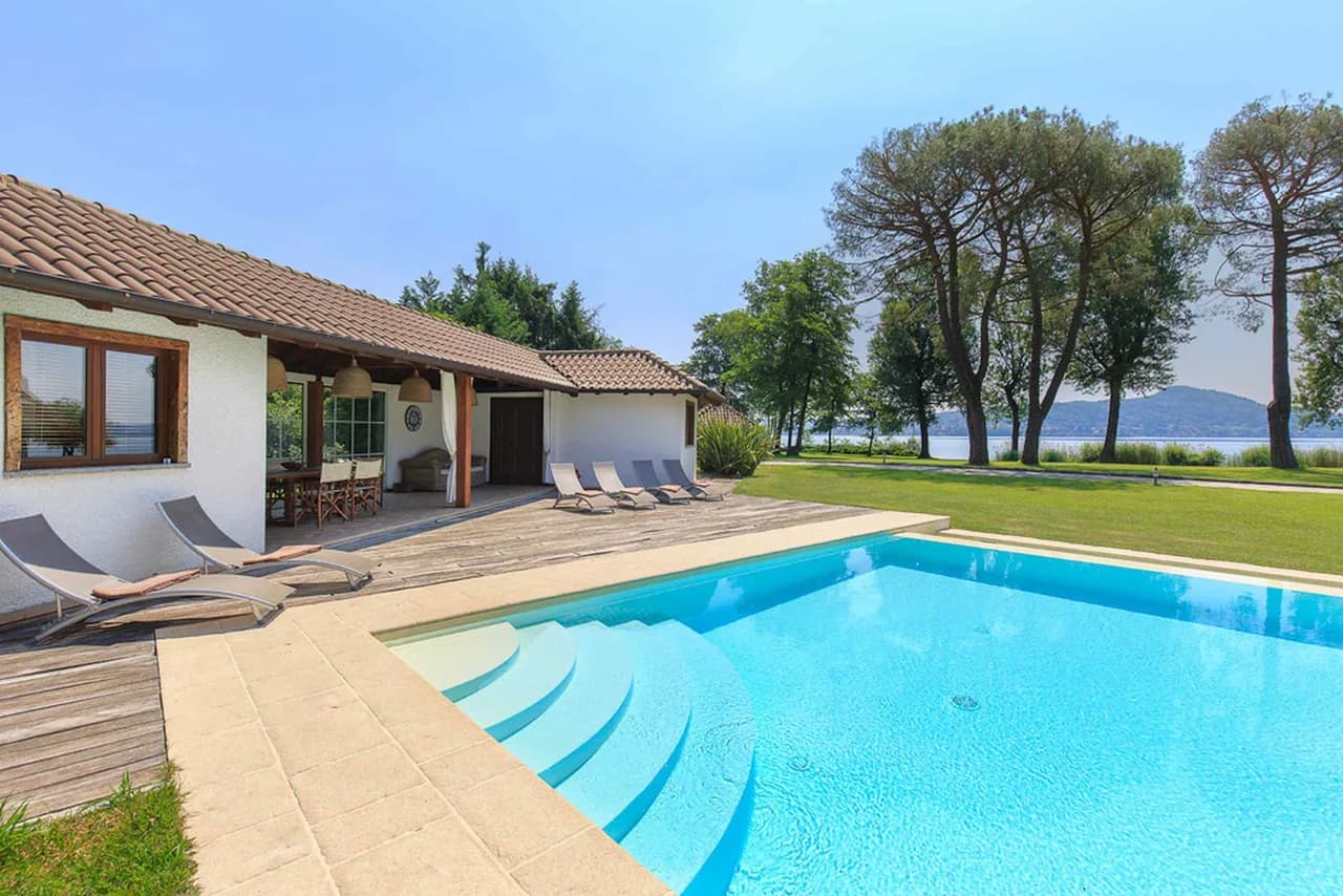 Villa de Lujo con Interiores de Estilo Italiano y Vistas Espectaculares