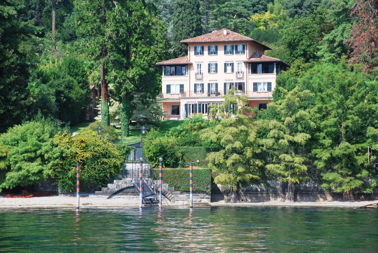 Hipnotizante Villa con Vista al Lago de Como