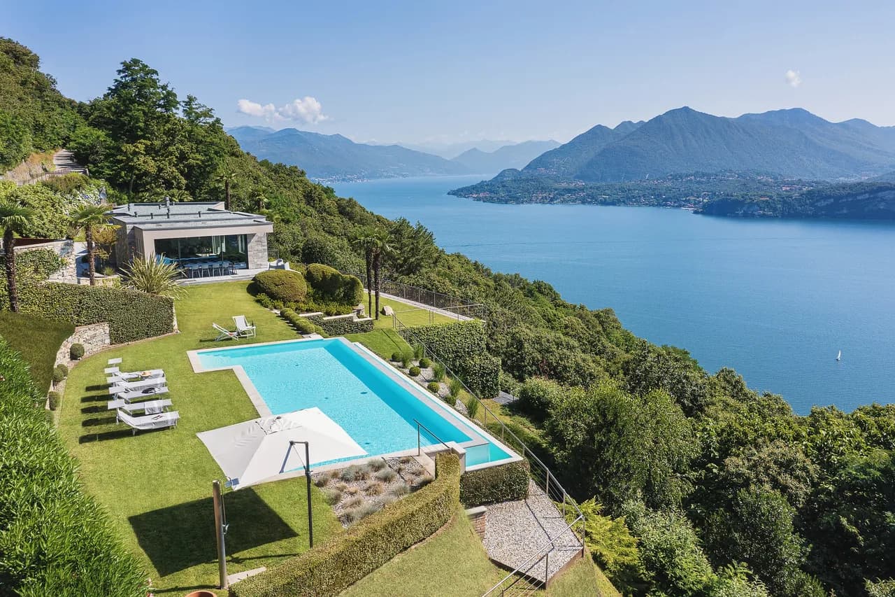 Villa magique avec vue imprenable sur le lac et piscine