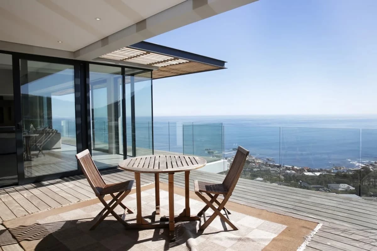 Prunkvolle 4-Bett-Villa mit Infinity-Pool