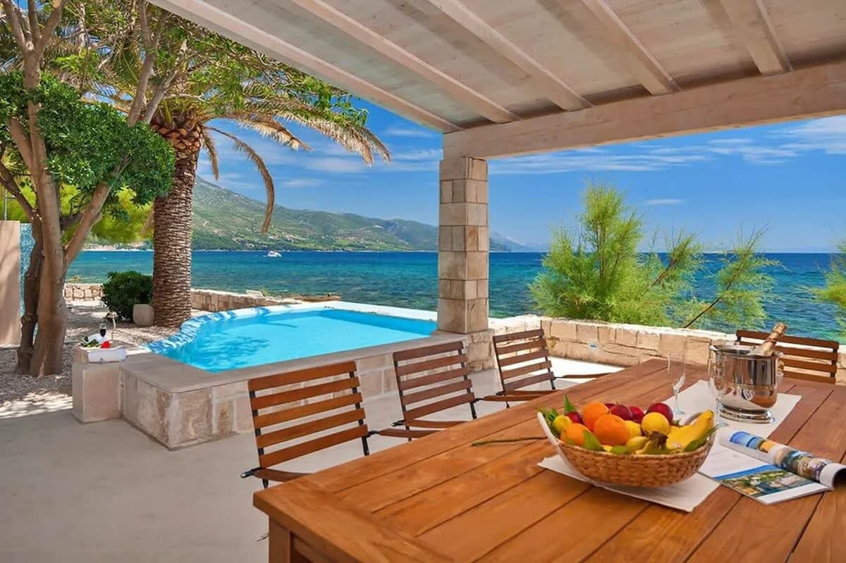 Villa tropicale avec une vue incroyable et une belle piscine