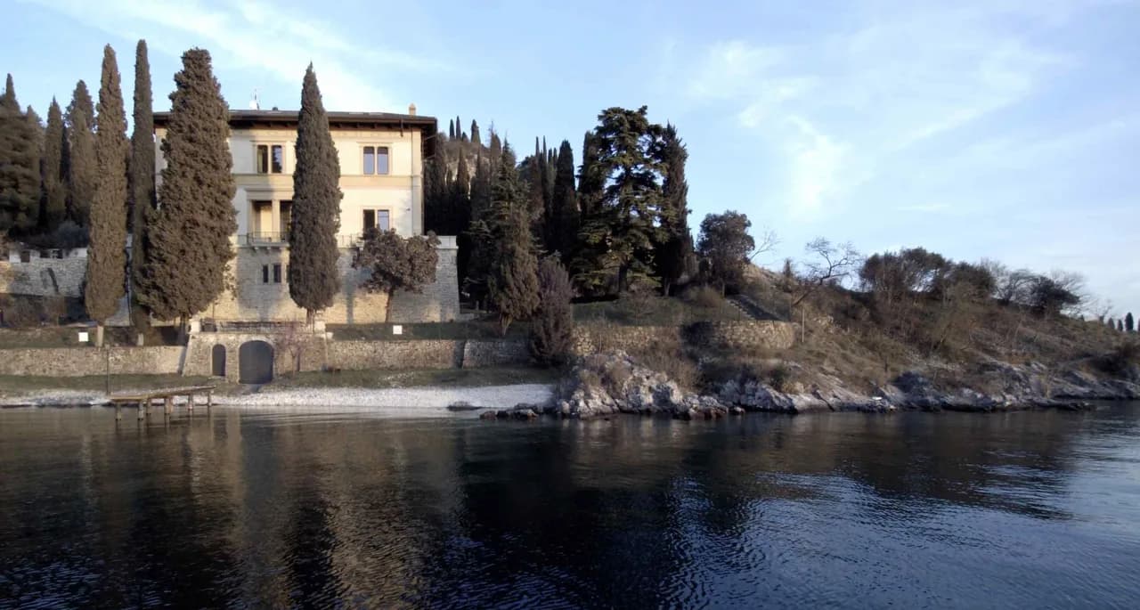 Hermosa Villa Lujo con Vista al Lago de Garda
