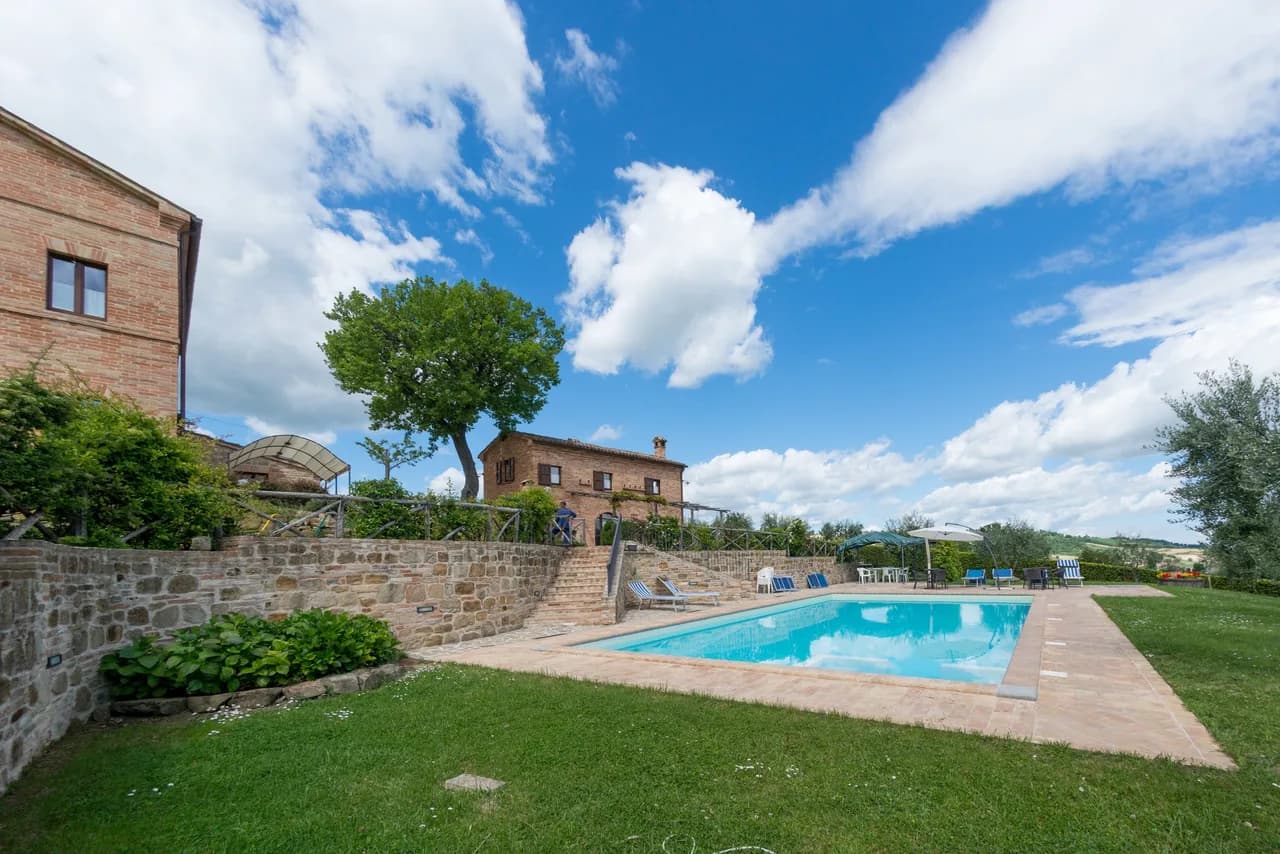 Traumhafte Backsteinvilla mit unglaublichem Blick und Pool