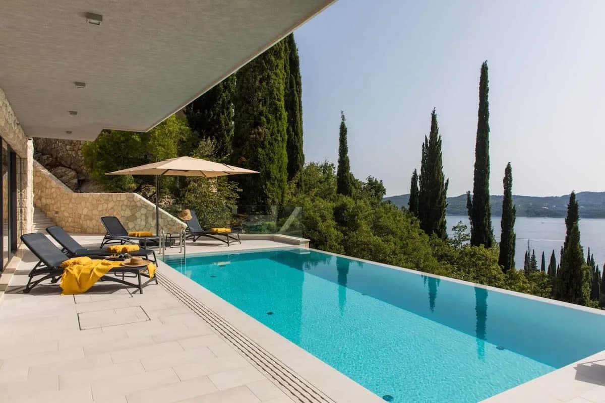 Villa Contemporaine Toute Neuve Avec Piscine à Débordement