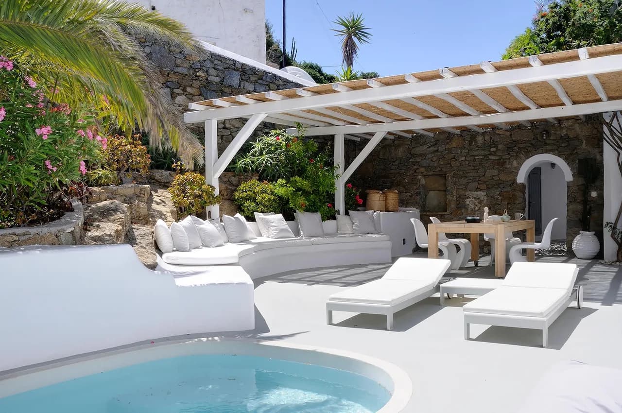 Stylish 5 BR Villa With Superb Views Of The Harbor