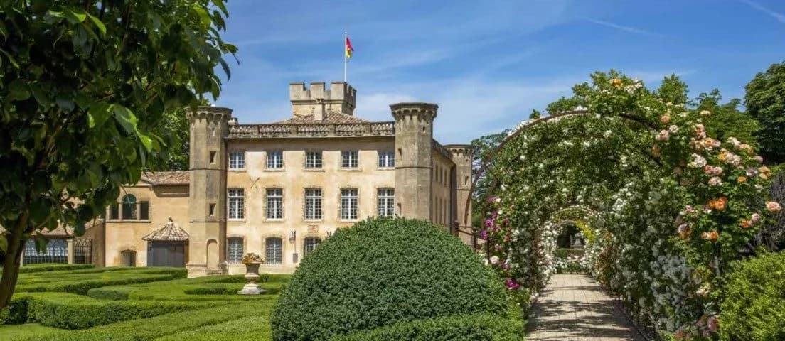 Vast Tuscan Chateau In The Heart Of Provence