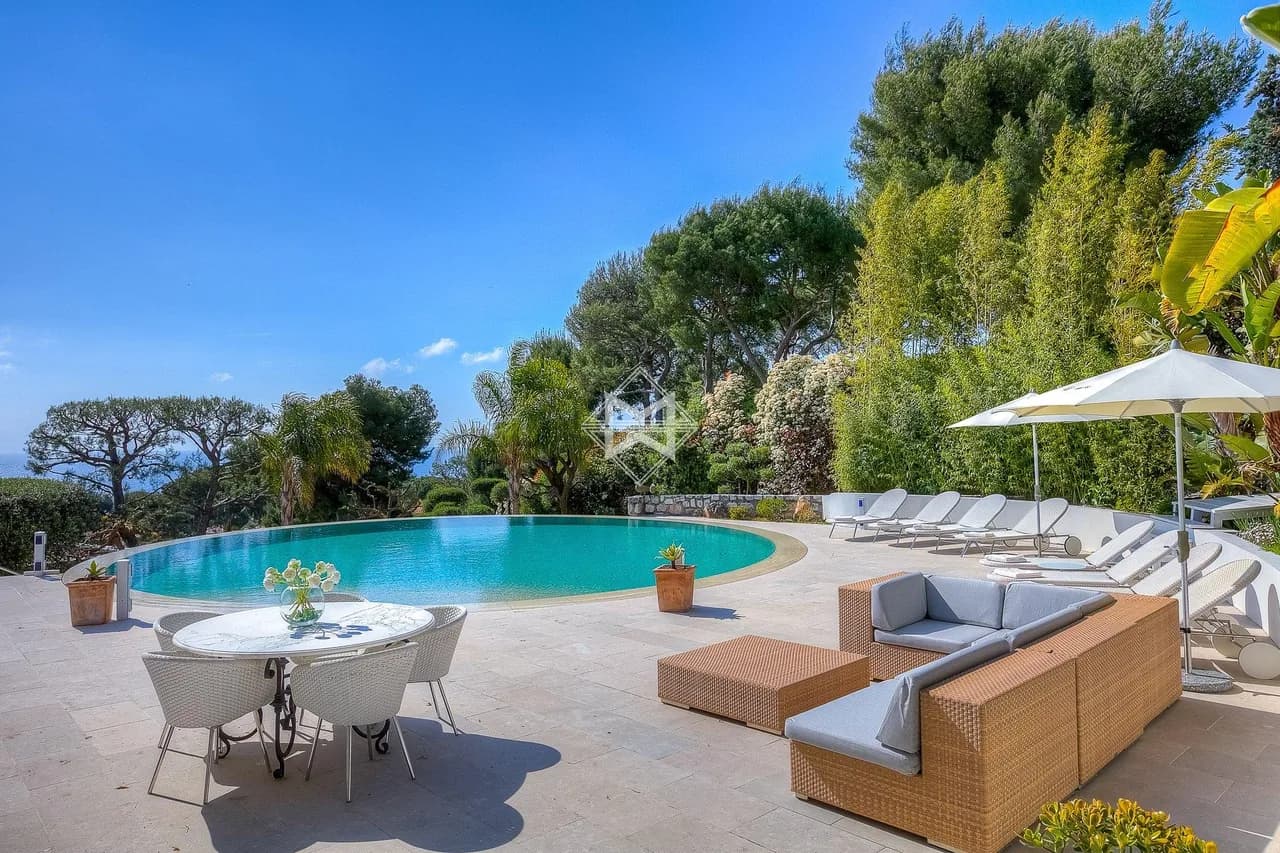Hervorragende mediterrane Villa auf der Halbinsel