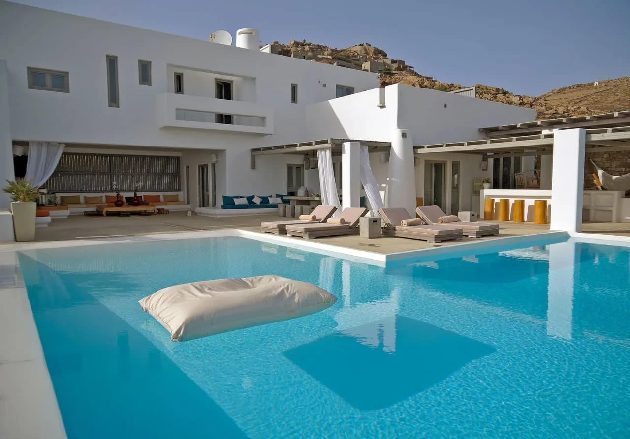 Unique Private Villa With Beautiful Surroundings