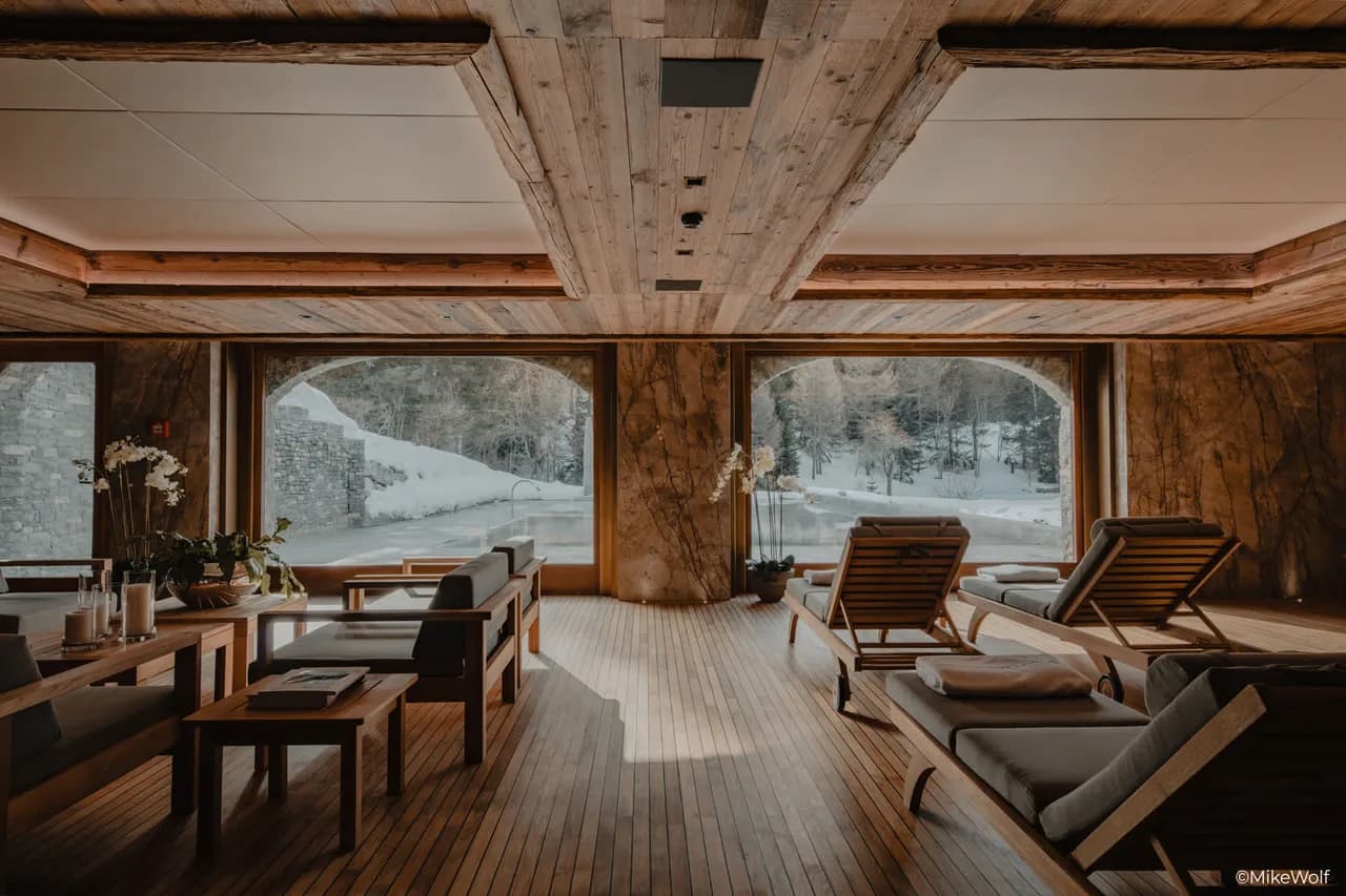 Private Chalet With High Tech Cinema