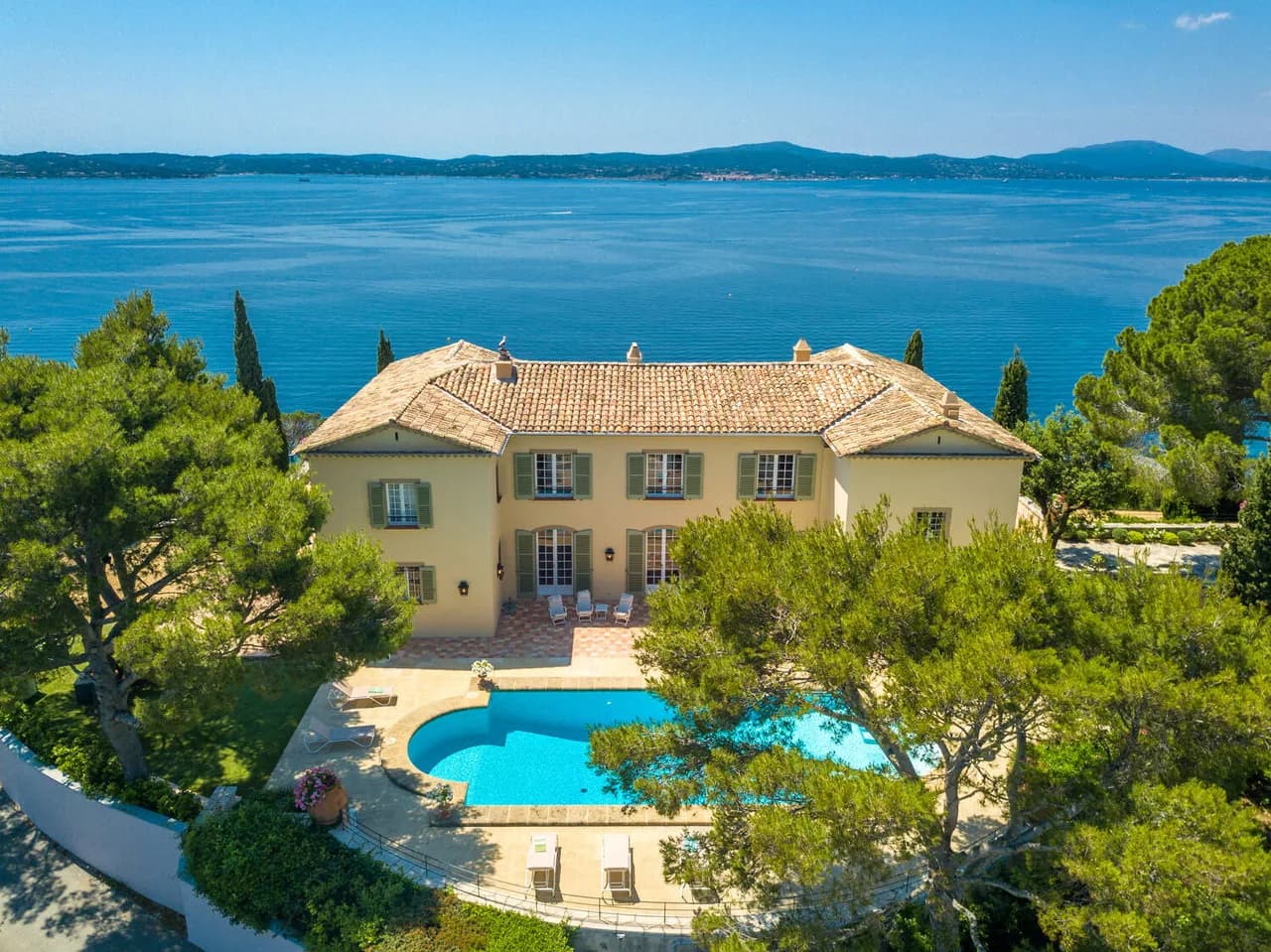 Spacious Sea View Villa With Elevator And Pool