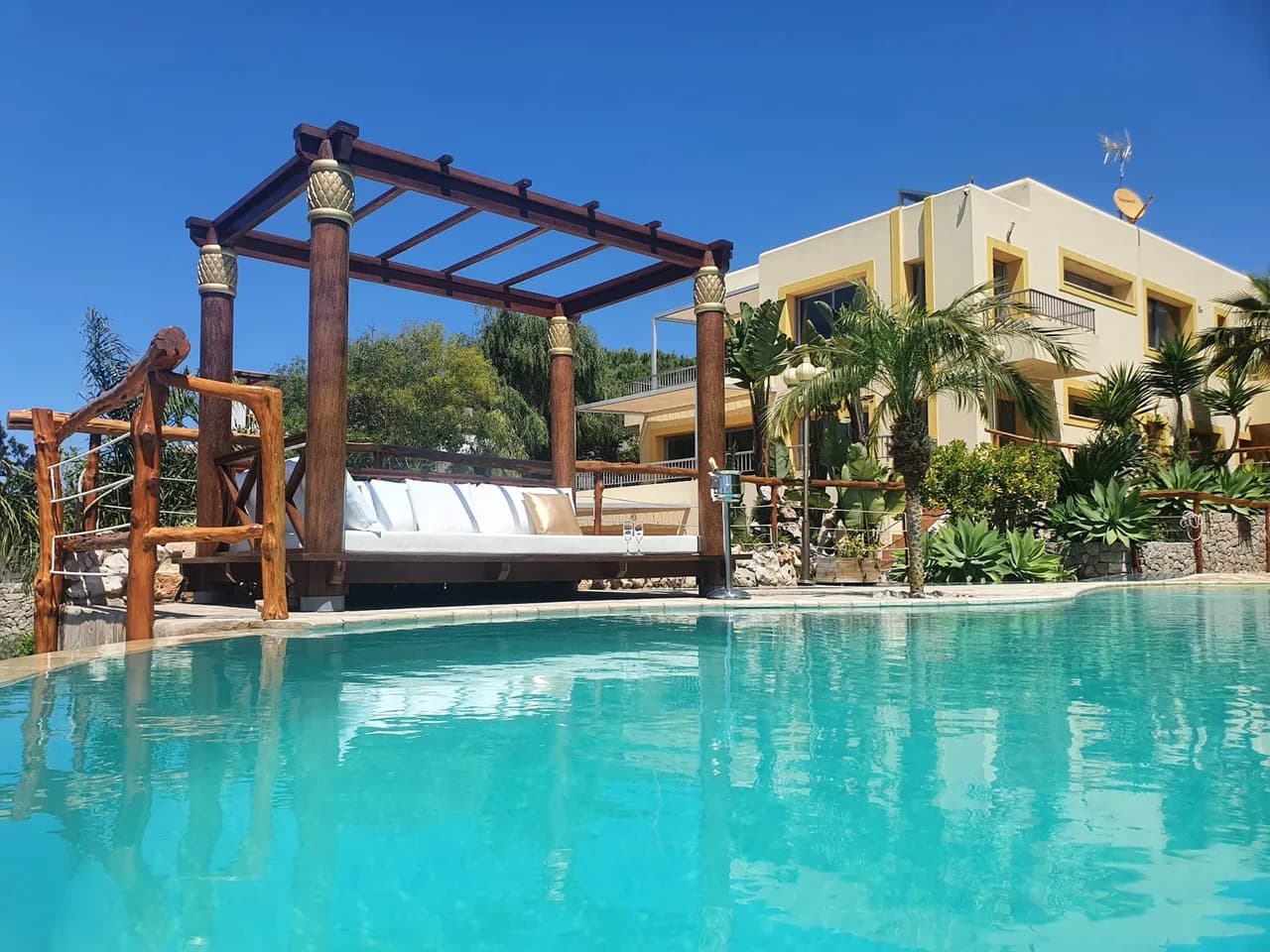 Encantadora casa de pueblo con hermosa piscina, cerca de Ibiza Town